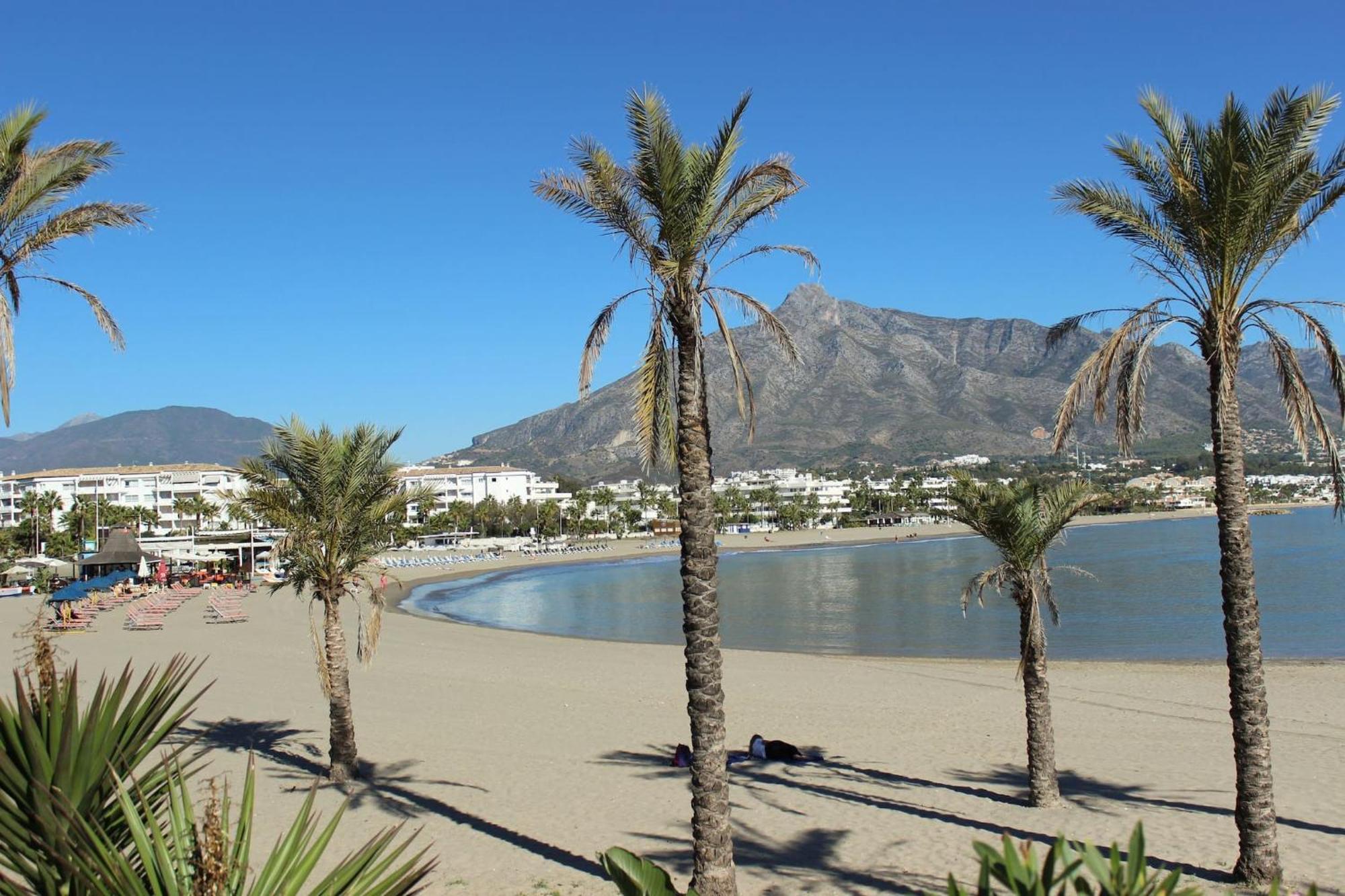 Modern 3 Bedroom In Puerto Banus Apartment *