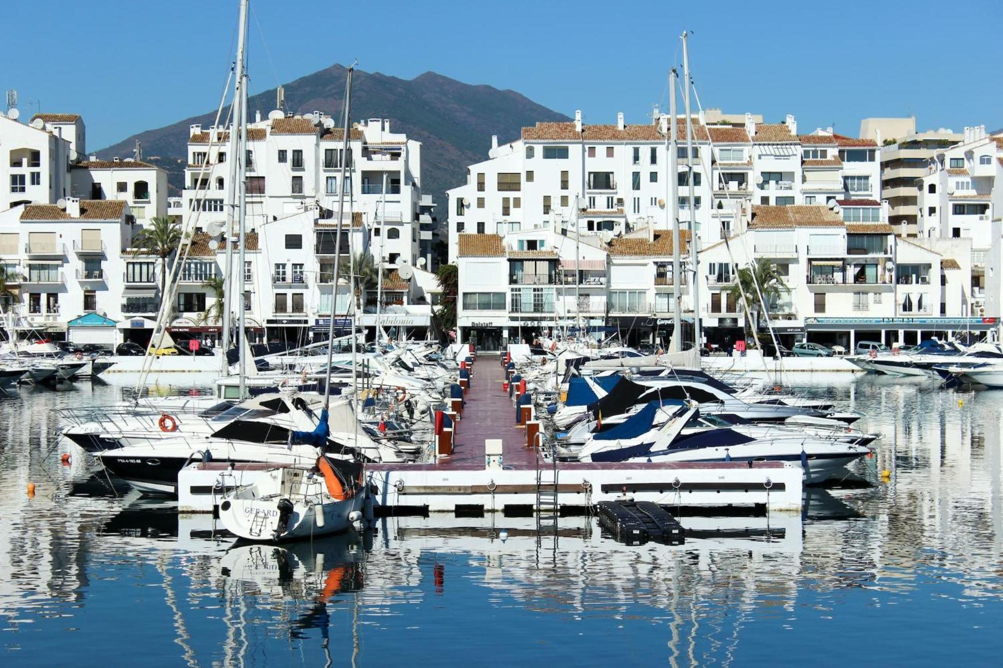 Apartment Modern 3 Bedroom In Puerto Banus