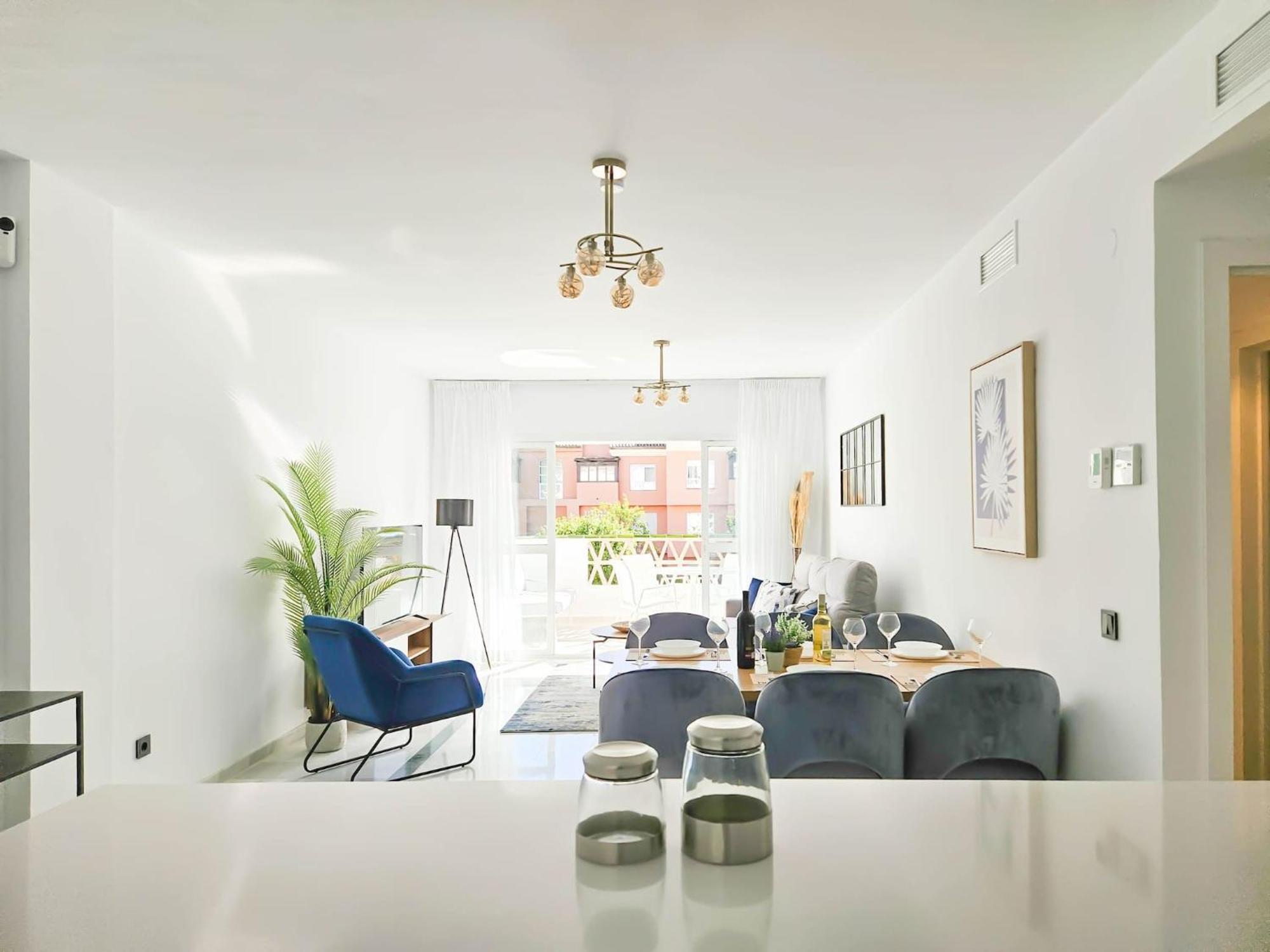 Modern 3 Bedroom In Puerto Banus Apartment *