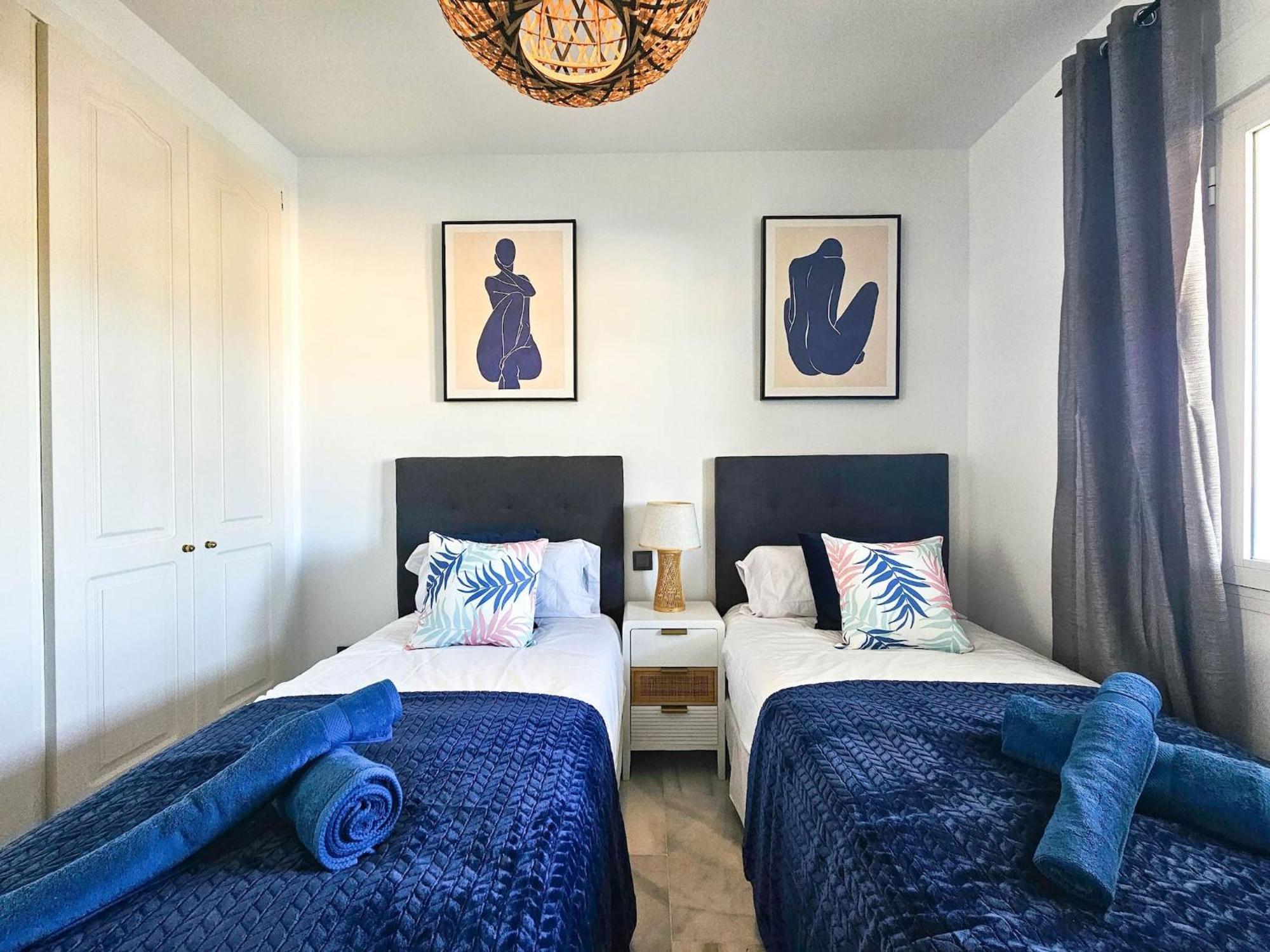Modern 3 Bedroom In Puerto Banus Apartment *